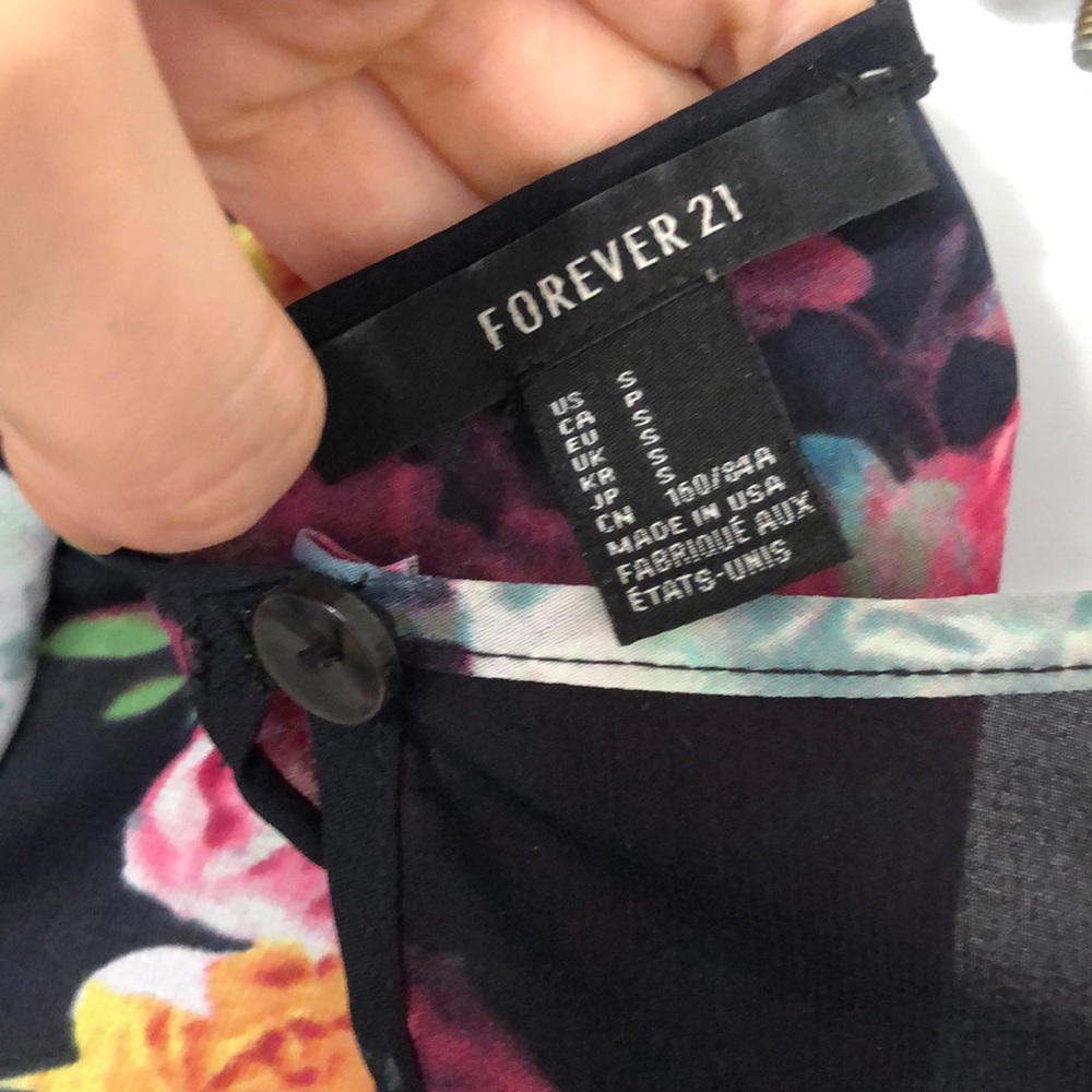 Floral Top - Picture 5 of 5